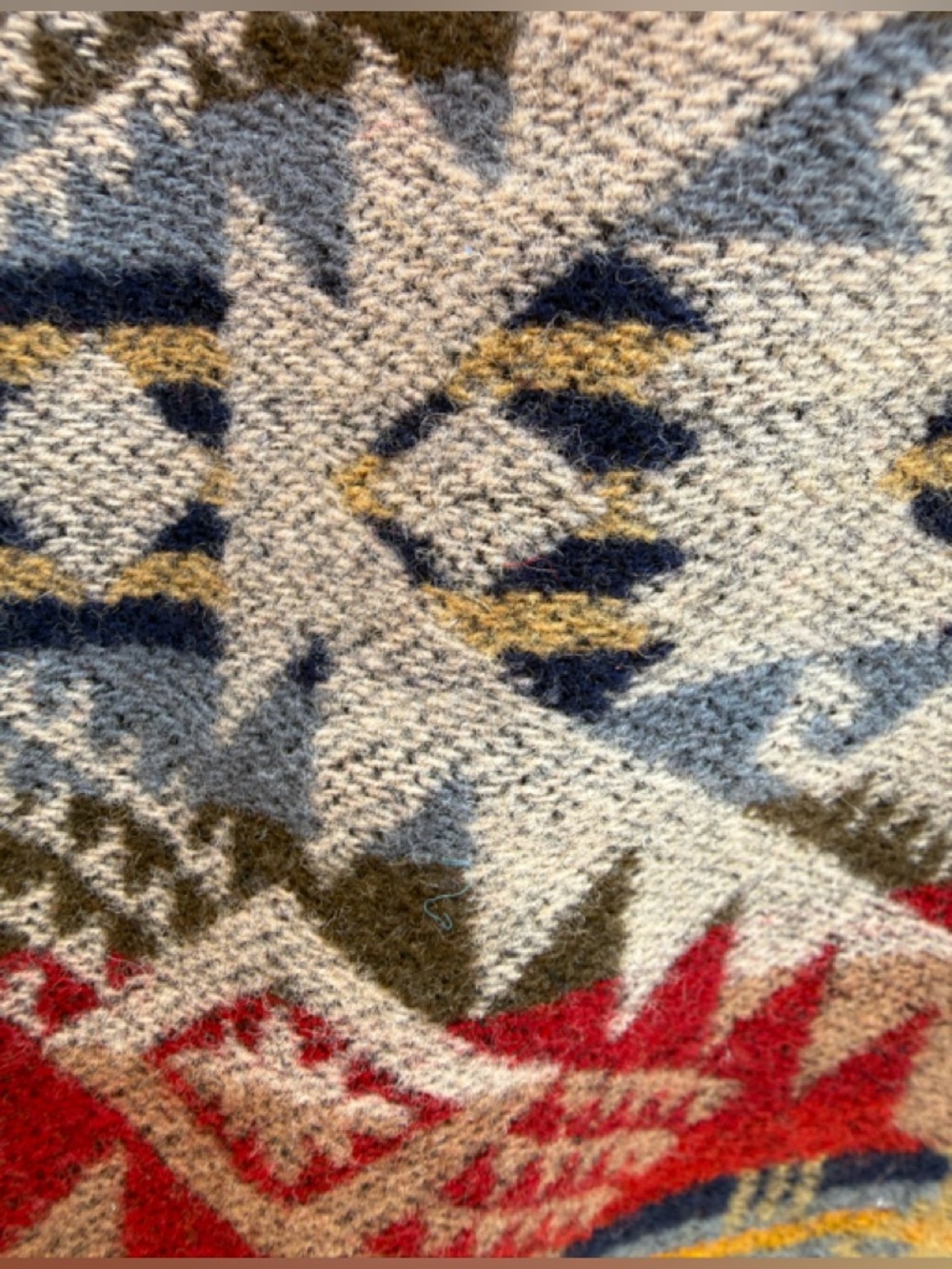 Pendleton 100% Virgin Wool Southwestern Blanket Scarf Wrap — Made in USA - Picture 3 of 4